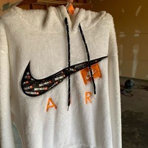 Fuzzy white Air Jordan sweater 🔥